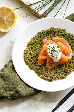spinach-and-buckwheat-pancakes-with-smoked-salmon-featured